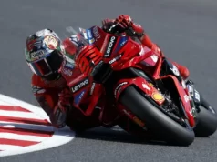 Bagnaia se impone en el Sprint mientras Marc Márquez se acerca al título