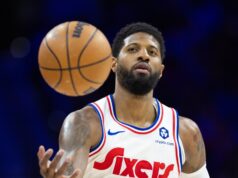 Paul George se pierde el comienzo del training camp debido a problemas en su rodilla Después de haber pasado por una nueva cirugía en su rodilla, Paul George ha confirmado que no estará presente en el inicio del training camp