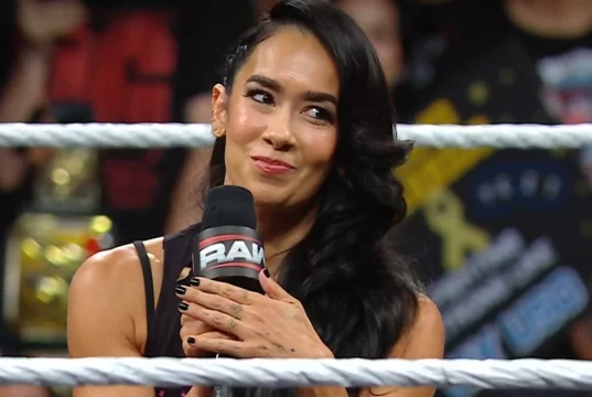 AJ Lee Habla sobre «Diversas Propuestas» en el Interior de la WWE El nombre de AJ Lee ha resurgido en conversaciones sobre un posible regreso a la WWE. Según un informe
