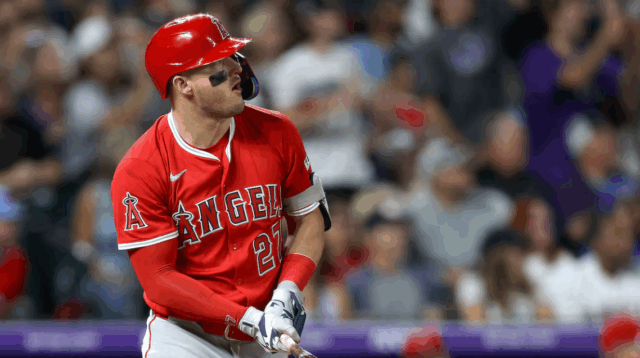 La Singular Solicitud del Aficionado que Capturó el Home Run 400 de Mike Trout