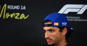 Carlos Sainz aclara su situación respecto a un posible traspaso a Mercedes F1 Carlos Sainz aclara su situación respecto a un posible traspaso a Mercedes F1