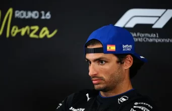 Carlos Sainz aclara su situación respecto a un posible traspaso a Mercedes F1 Carlos Sainz aclara su situación respecto a un posible traspaso a Mercedes F1