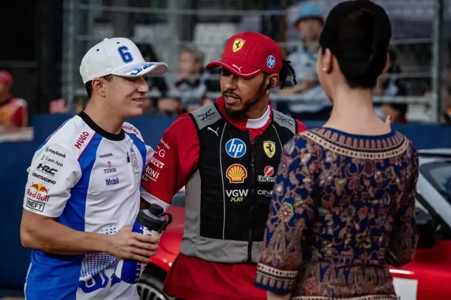 Isack Hadjar Defiende a Lewis Hamilton