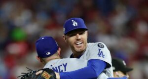 Los Dodgers Superan a los Filis con un Error Inesperado Los Dodgers Superan a los Filis con un Error Inesperado y Avanzan a su Cuarta Serie de Campeonato de la Liga Nacional Los Ángeles - La ambición d