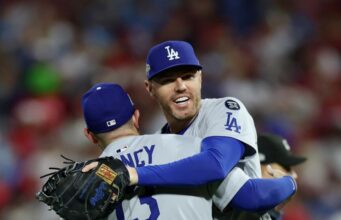 Los Dodgers Superan a los Filis con un Error Inesperado Los Dodgers Superan a los Filis con un Error Inesperado y Avanzan a su Cuarta Serie de Campeonato de la Liga Nacional Los Ángeles - La ambición d